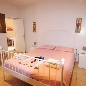 https://little-orange-room.it-romehotels.com