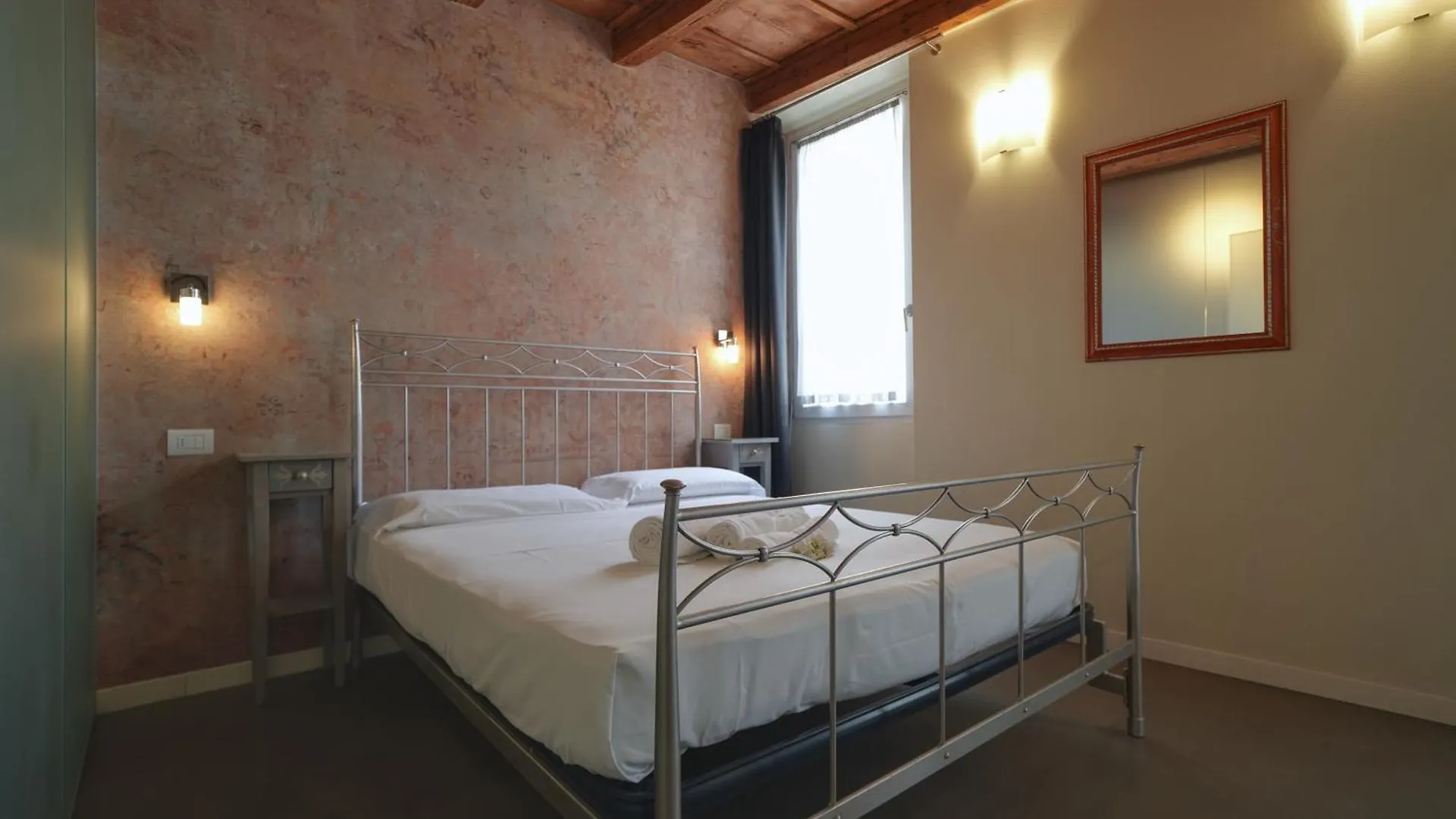 Palazzo Di Giulietta - Juliet'S Palace Verona